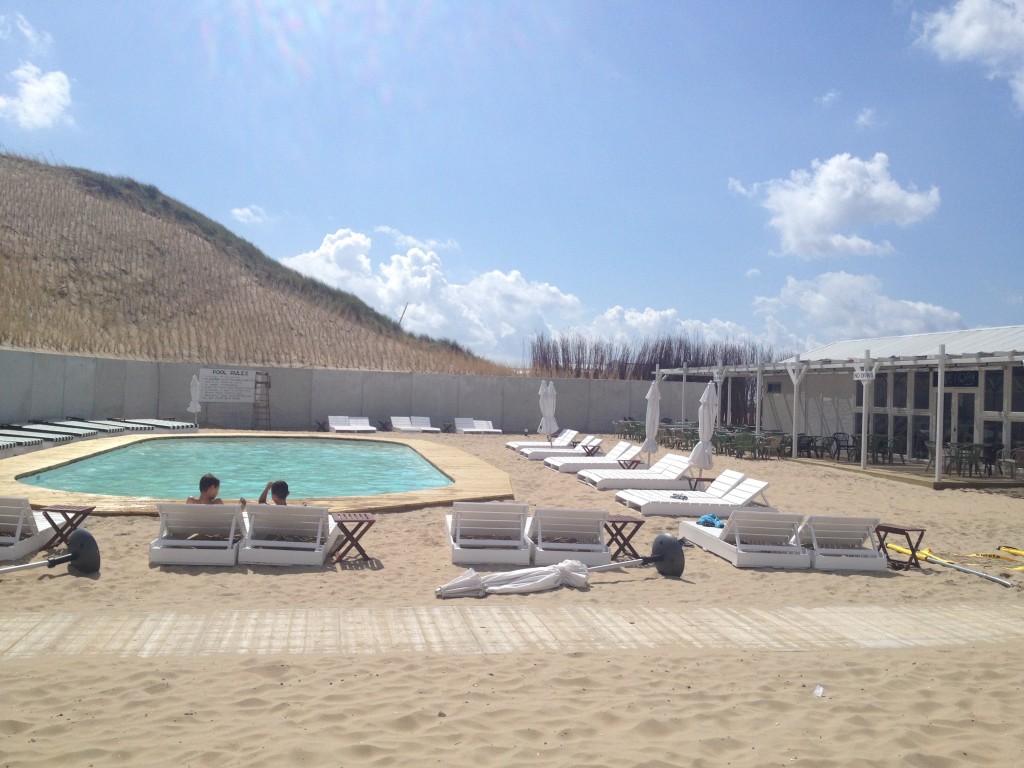 Zwembad van George no. 5 Zandvoort (foto: Caperleaves)