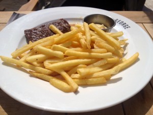 Friet en binnen bij George 5 (foto's: Caperleaves)